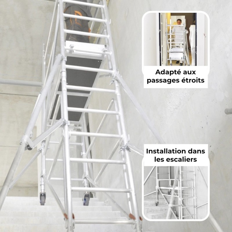Echafaudage roulant adapté aux espaces étroits, avec installation dans les escaliers possible.