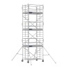 Vue latérale de l'échafaudage roulant en aluminium