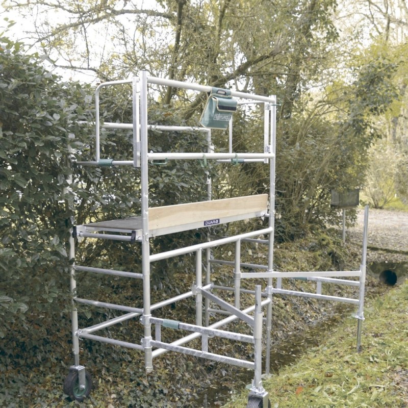 Échafaudage professionnel pour travaux d'entretien des espaces verts